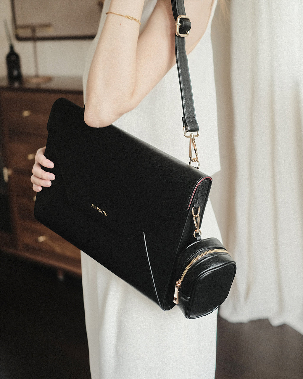 Her-Story Laptop Bag / Black