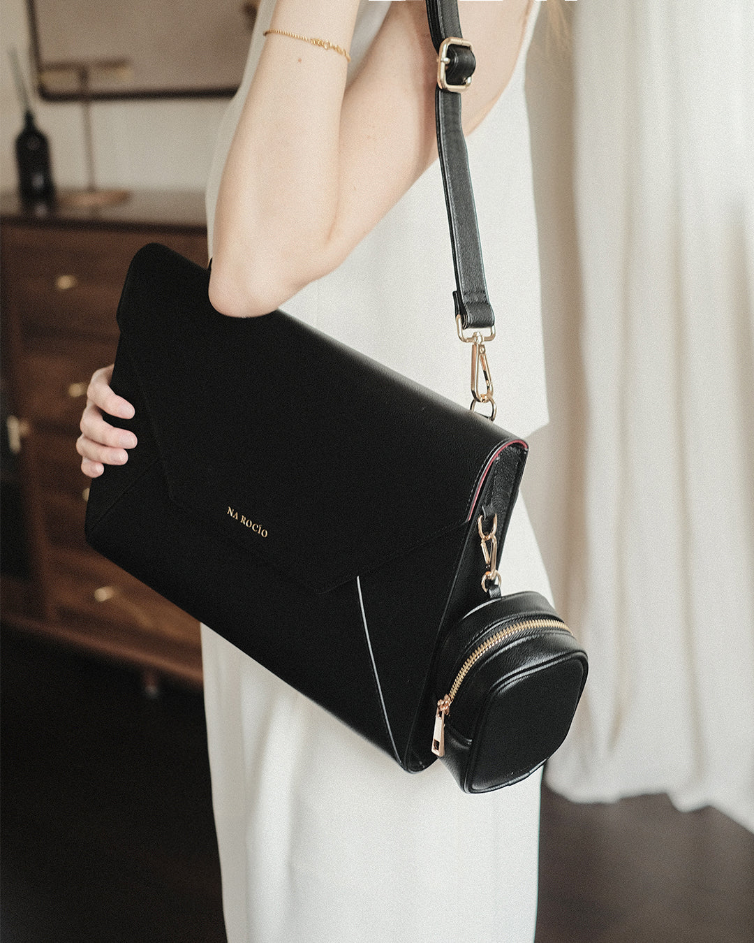 Her-Story Laptop Bag / Black