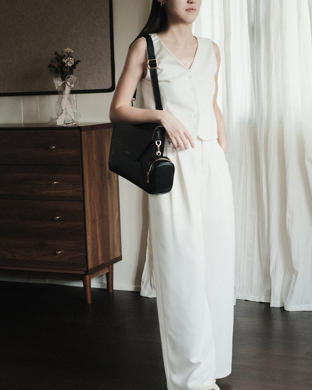 Her-Story Laptop Bag / Black