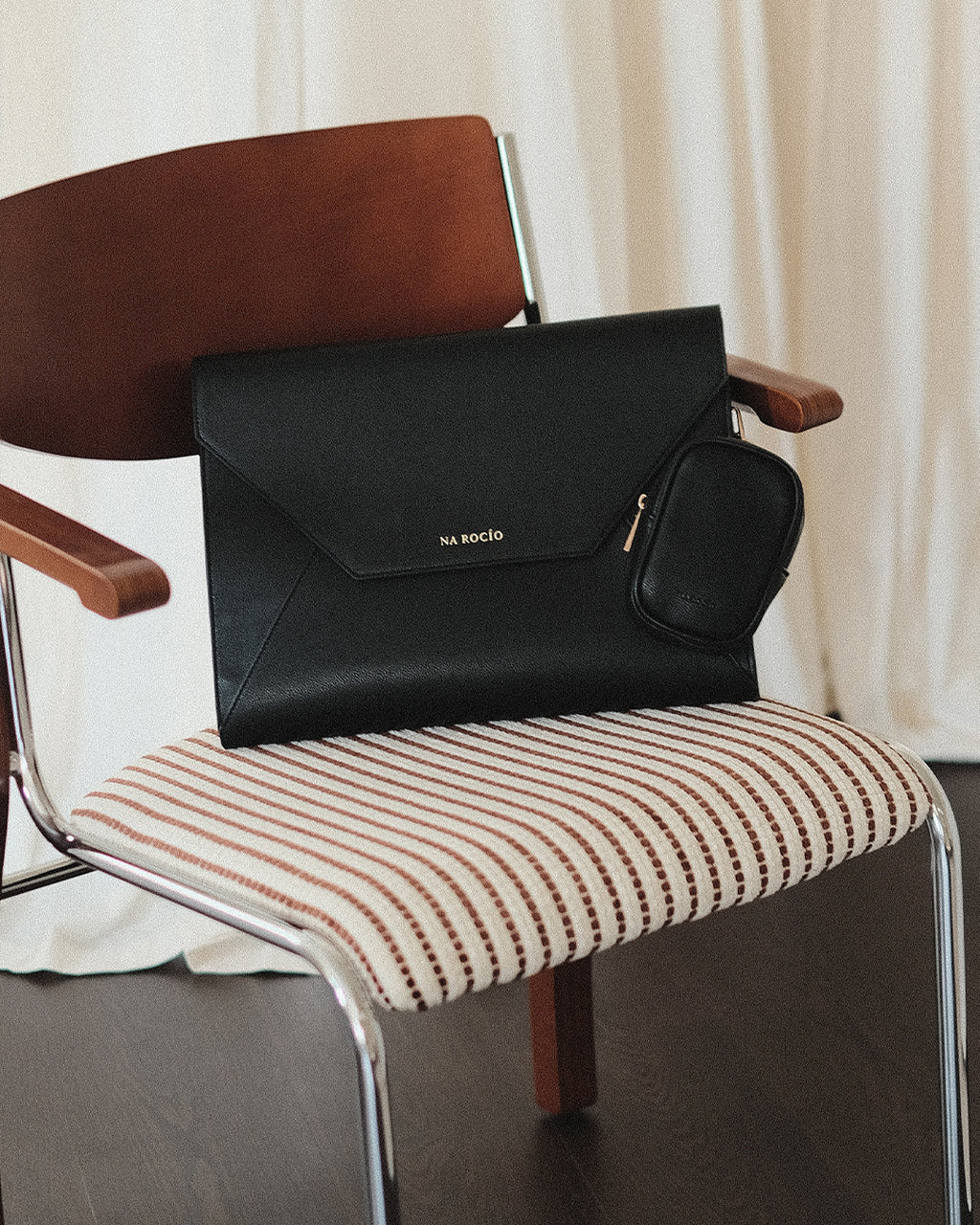 Her-Story Laptop Bag / Black