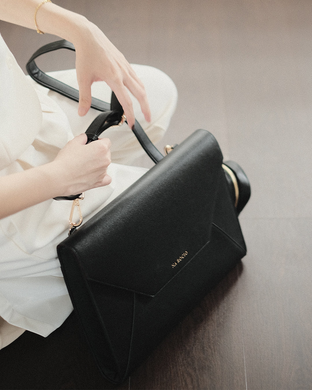Her-Story Laptop Bag / Black