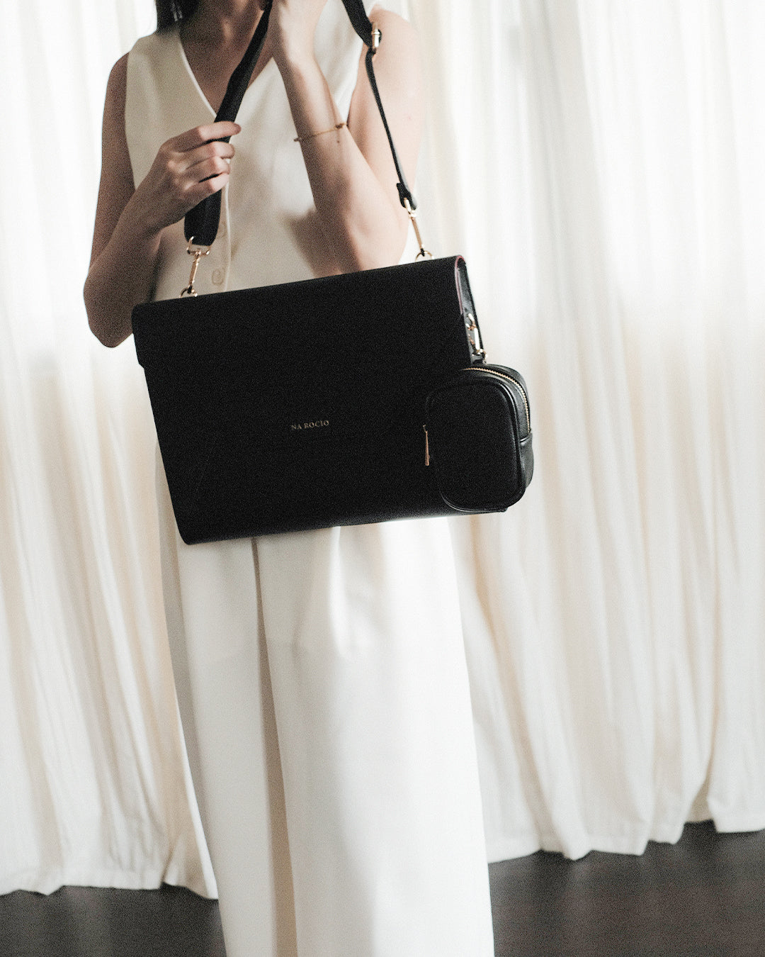 Her-Story Laptop Bag / Black