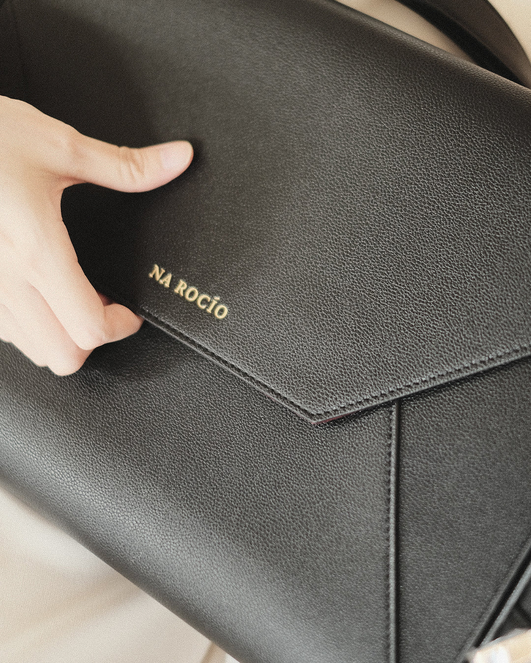 Her-Story Laptop Bag / Black