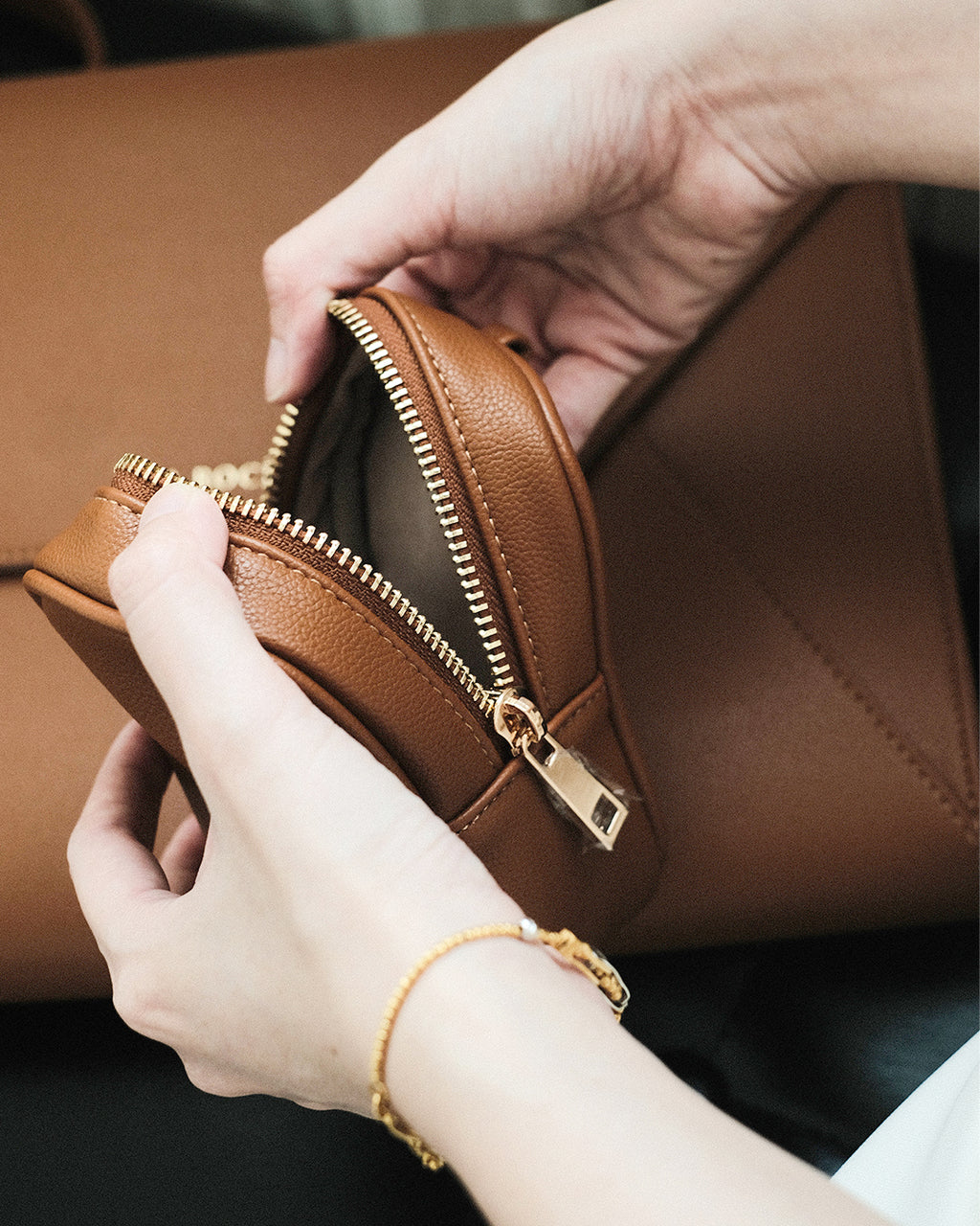 Her-Story Laptop Bag / Brown