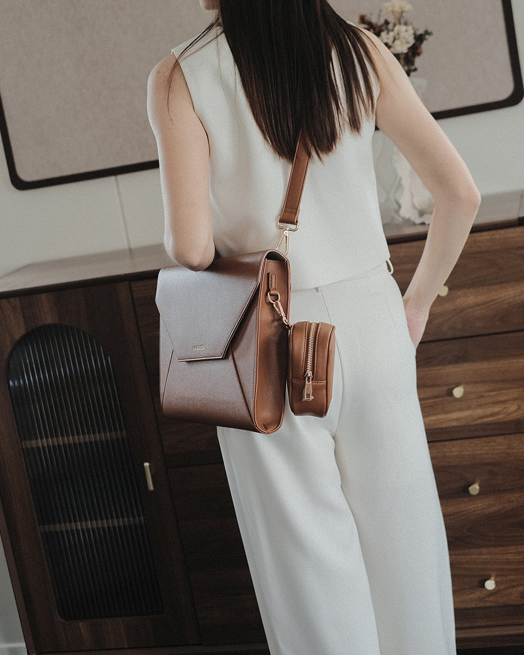 Her-Story Laptop Bag / Brown