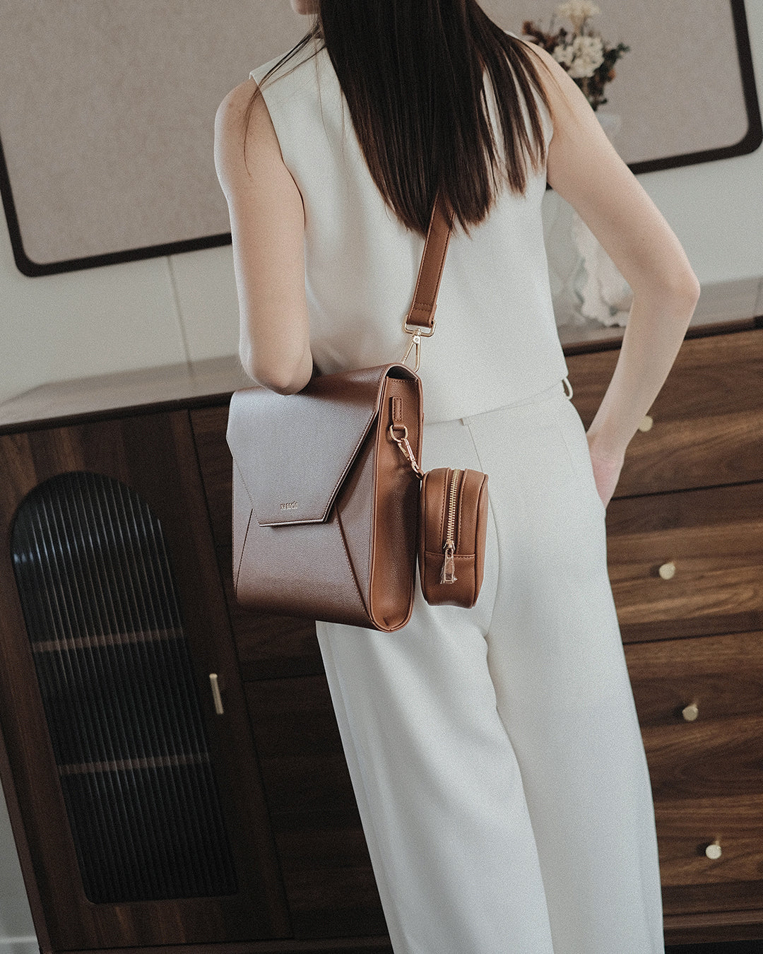 Her-Story Laptop Bag / Brown
