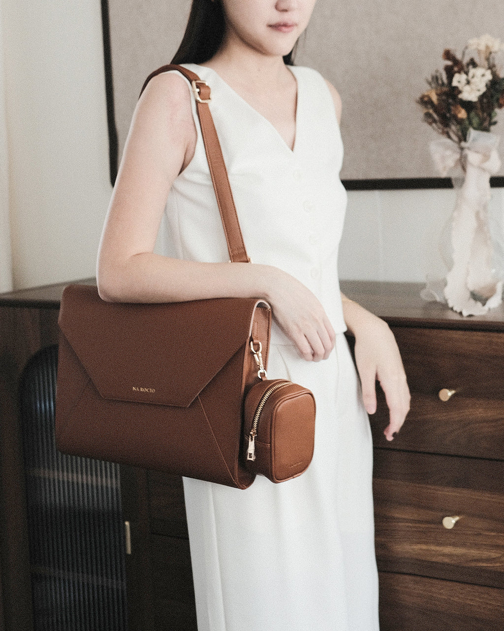 Her-Story Laptop Bag / Brown