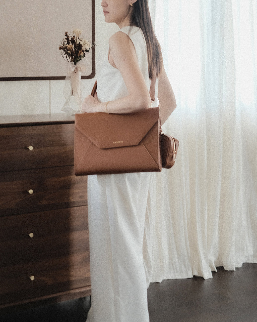 Her-Story Laptop Bag / Brown