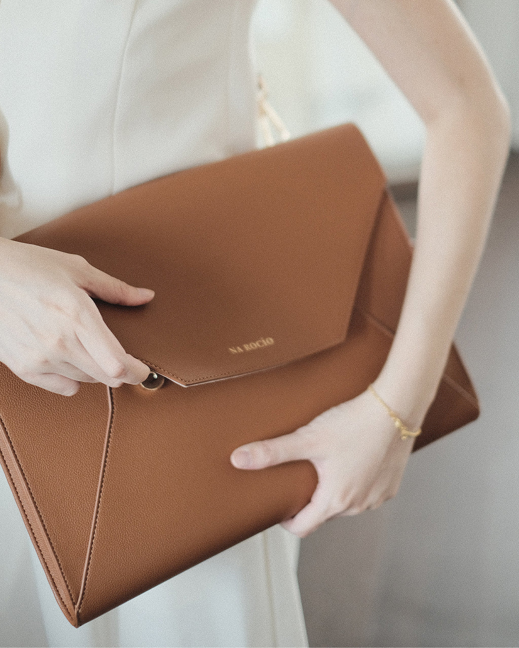 Her-Story Laptop Bag / Brown