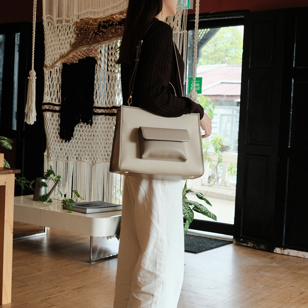 Faye Tote M / Sandstone