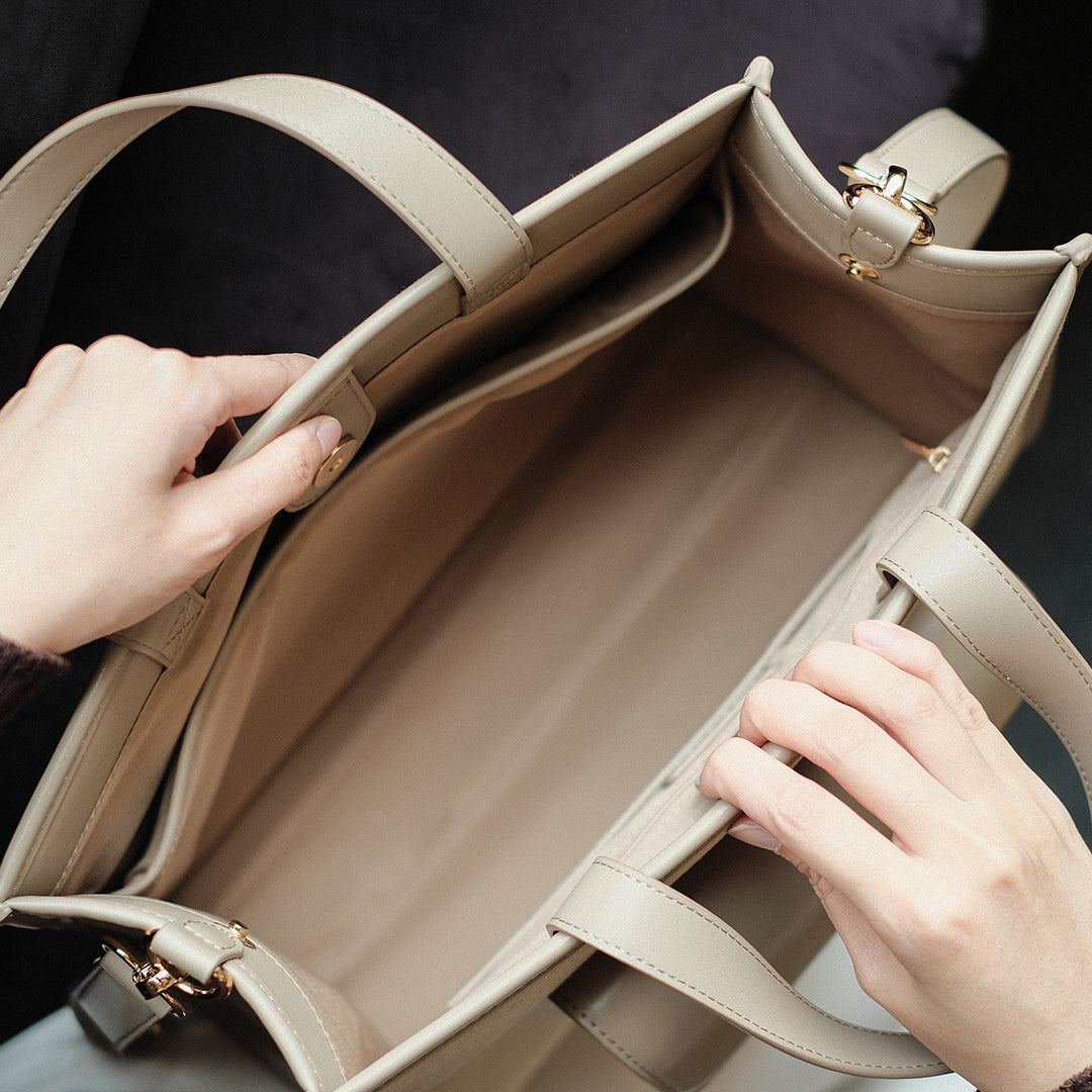 Faye Tote M / Sandstone