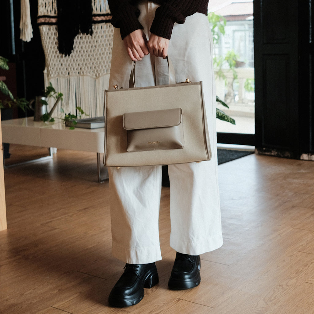Faye Tote M / Sandstone