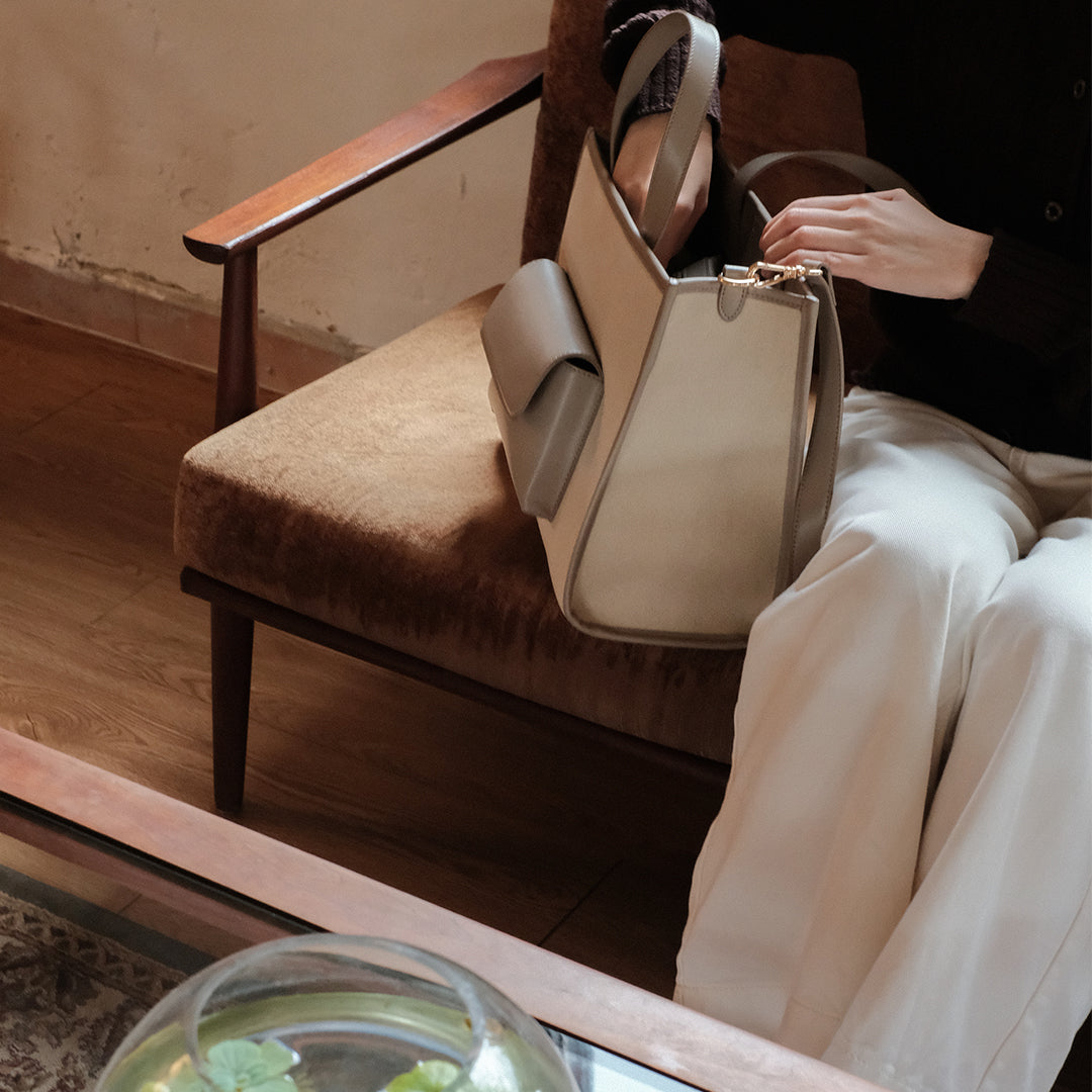 Faye Tote M / Sandstone