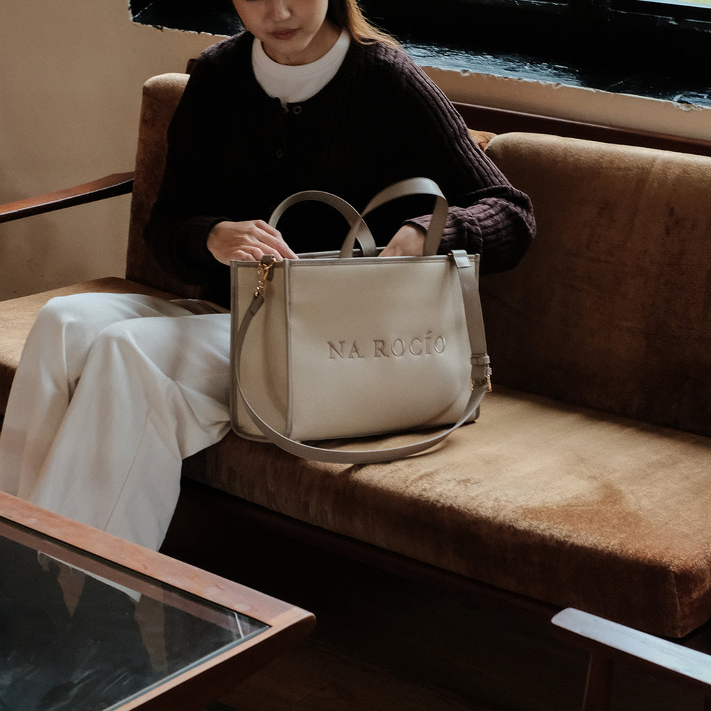 Faye Tote M / Sandstone